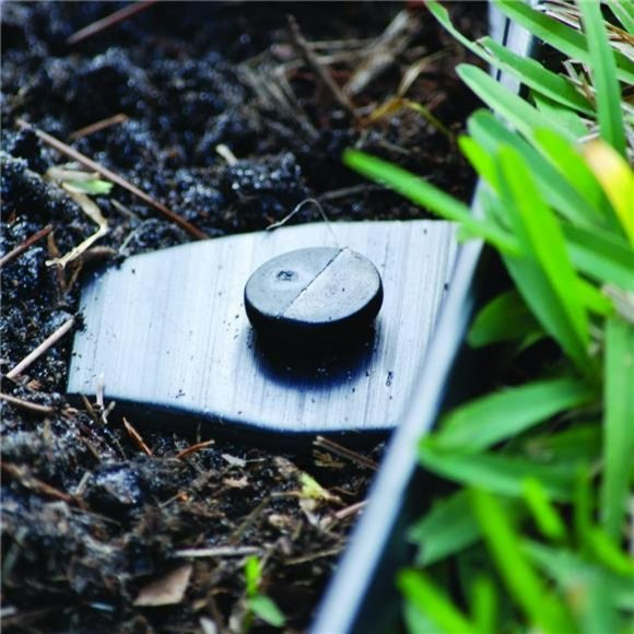 Heavy-Duty No-Dig Landscape Edging, 1.7 in. Tall Straight100 Foot Kit, Blac - Picture 2 of 6